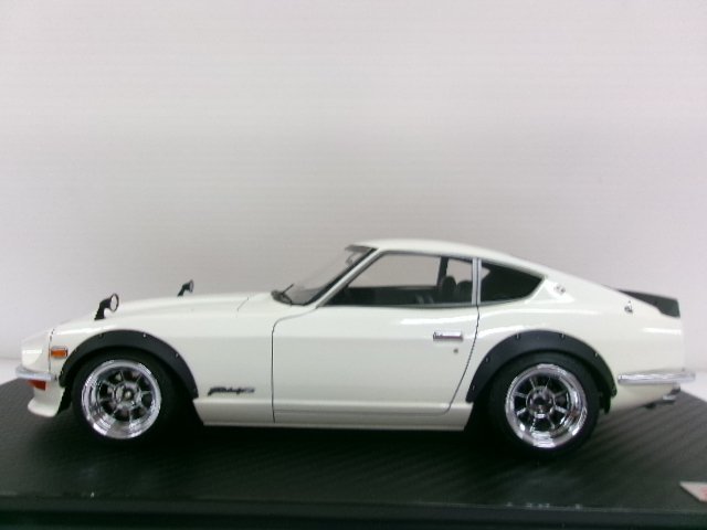 イグニッションモデル 1/18 ニッサン フェアレディ Z (S30) ホワイト