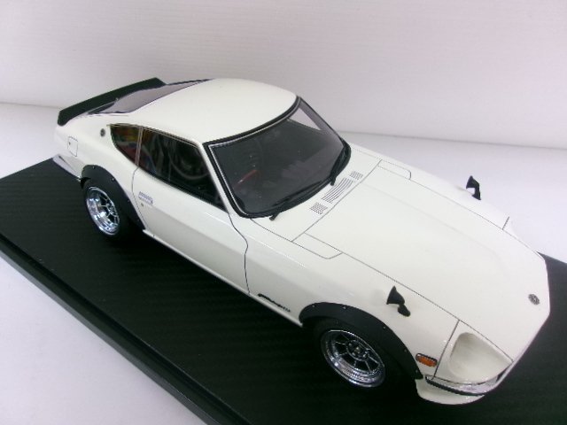 イグニッションモデル 1/18 ニッサン フェアレディ Z (S30) ホワイト