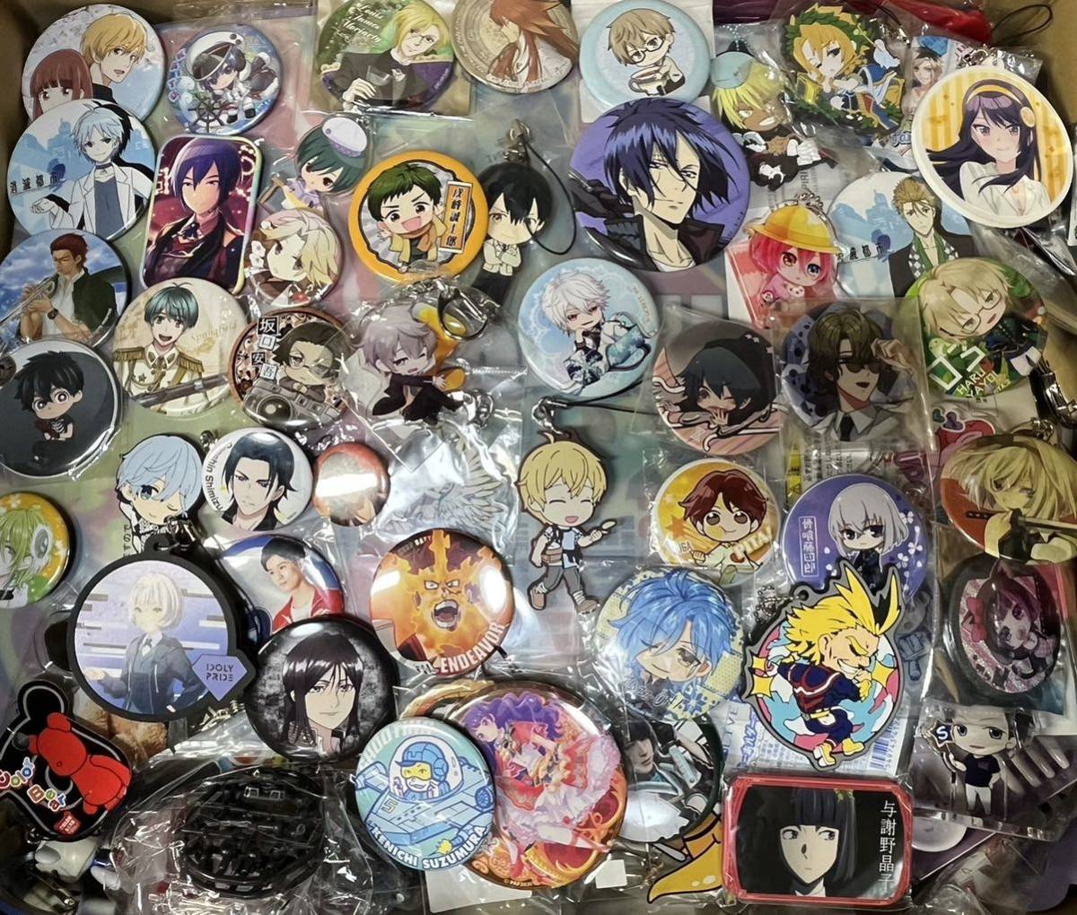 Z④超大量グッズまとめ売り　美少女　乙女系 缶バッジ　鬼滅の刃 東リべ　刀剣乱舞 呪術廻戦　うたプリ　あんスタ ツイステ　五等分の花嫁