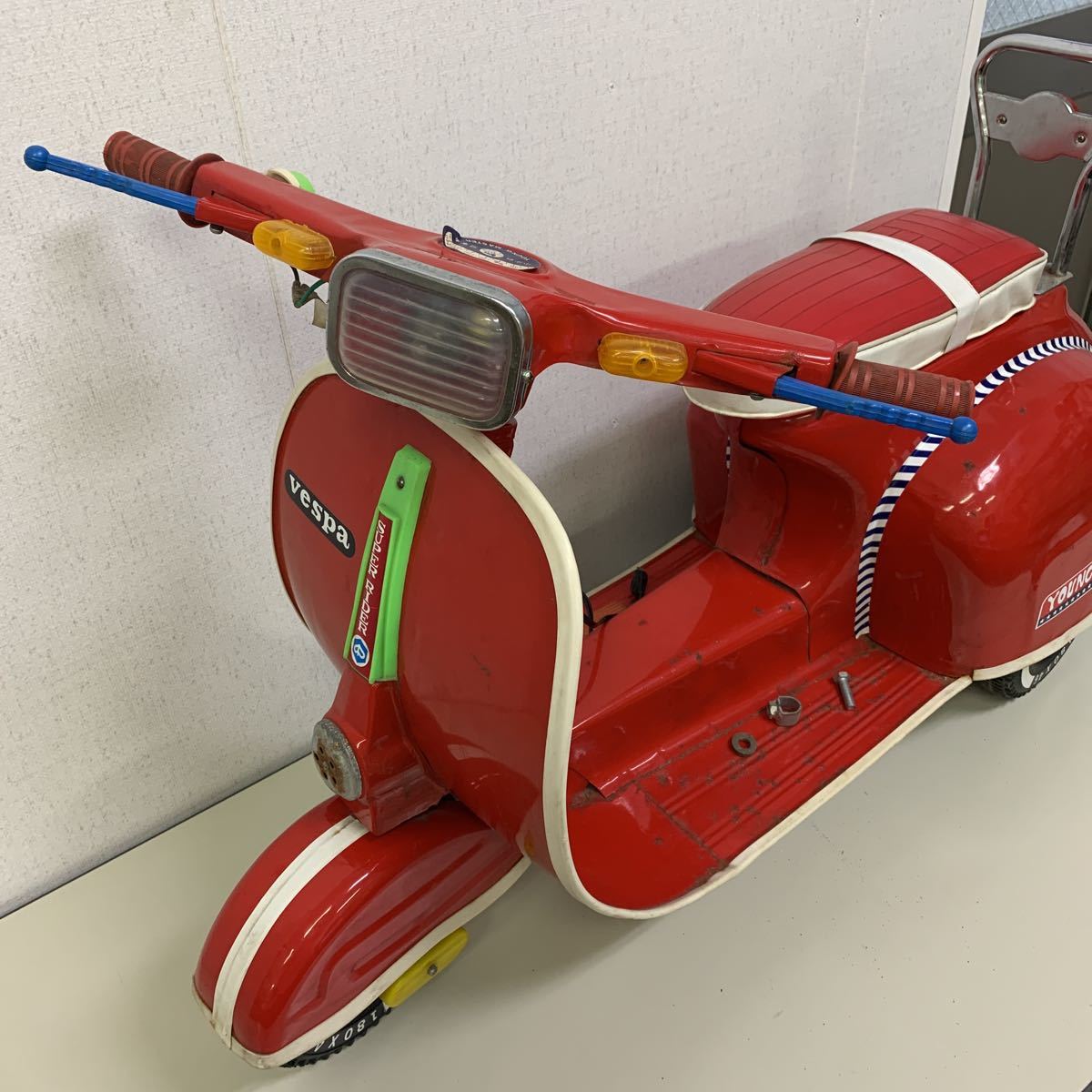昭和 レトロ vespa ベスパ 電動 三輪車 1982年 旧車 ブリキ玩具