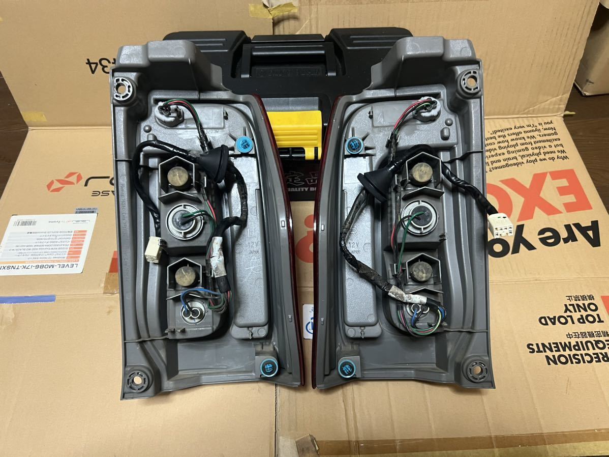 純正 la600s タント タントカスタム 左右セット テールランプ ダイハツ