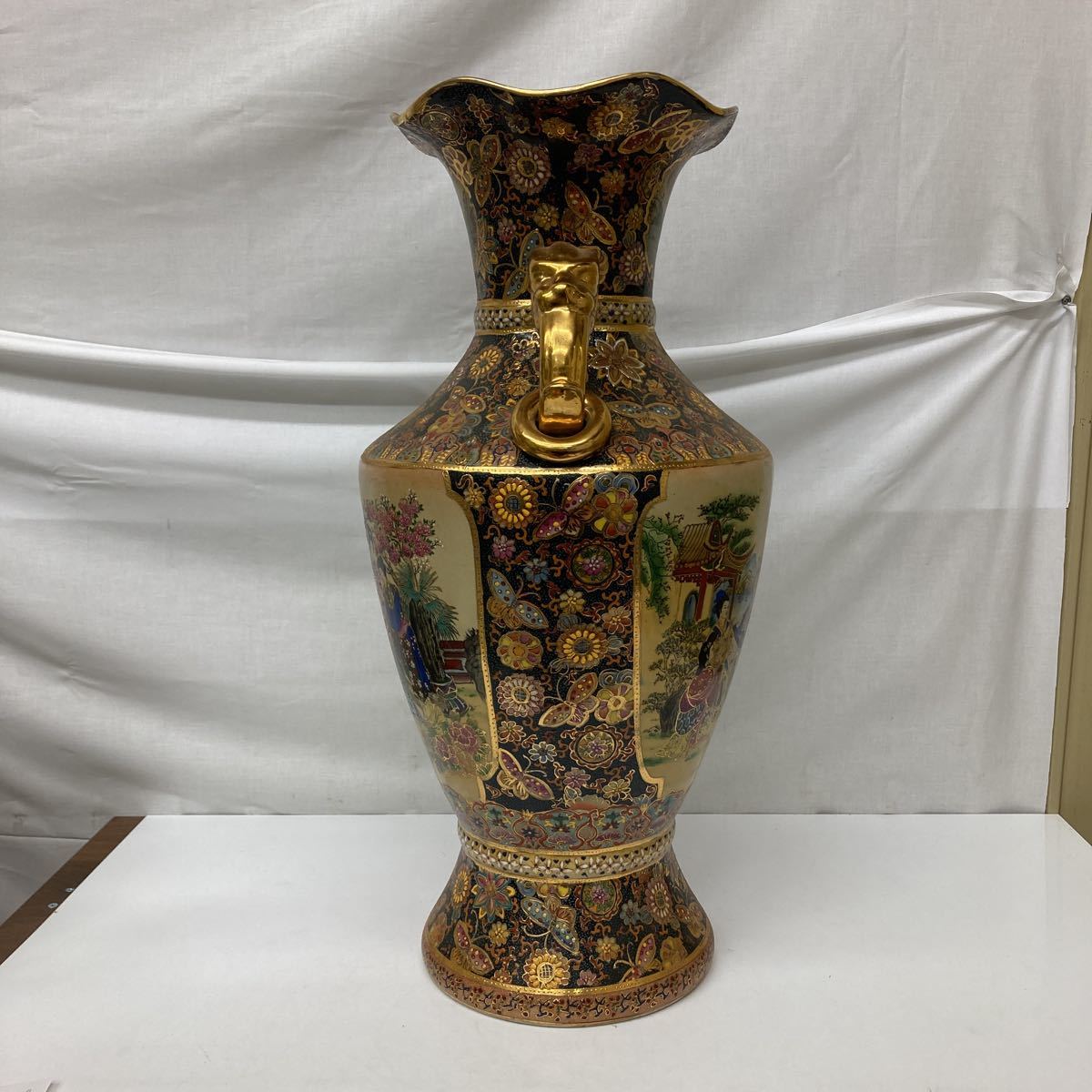中国美術 大型飾り壺 大花瓶 金彩 美人画 屋形船 豪華爛漫 60cmサイズ 飾り壺 高さ133cm 大型花瓶 金彩 鳳凰 孔雀 龍 雀 牡丹 薔薇 中国美術？