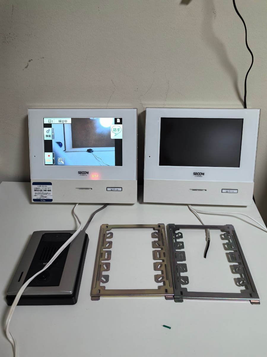 ●SECOM　セコムインターホン　モニター親機IT-P2310. IT-P2320　カメラ玄関子機IT-P2340. 2018年製，動作確認