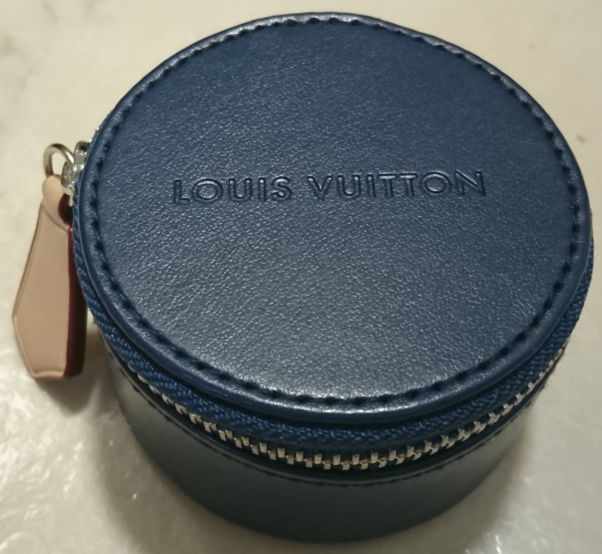 LOUIS VUITTON ルイヴィトン JAPAN GQ イヤホン」新色、メタリック
