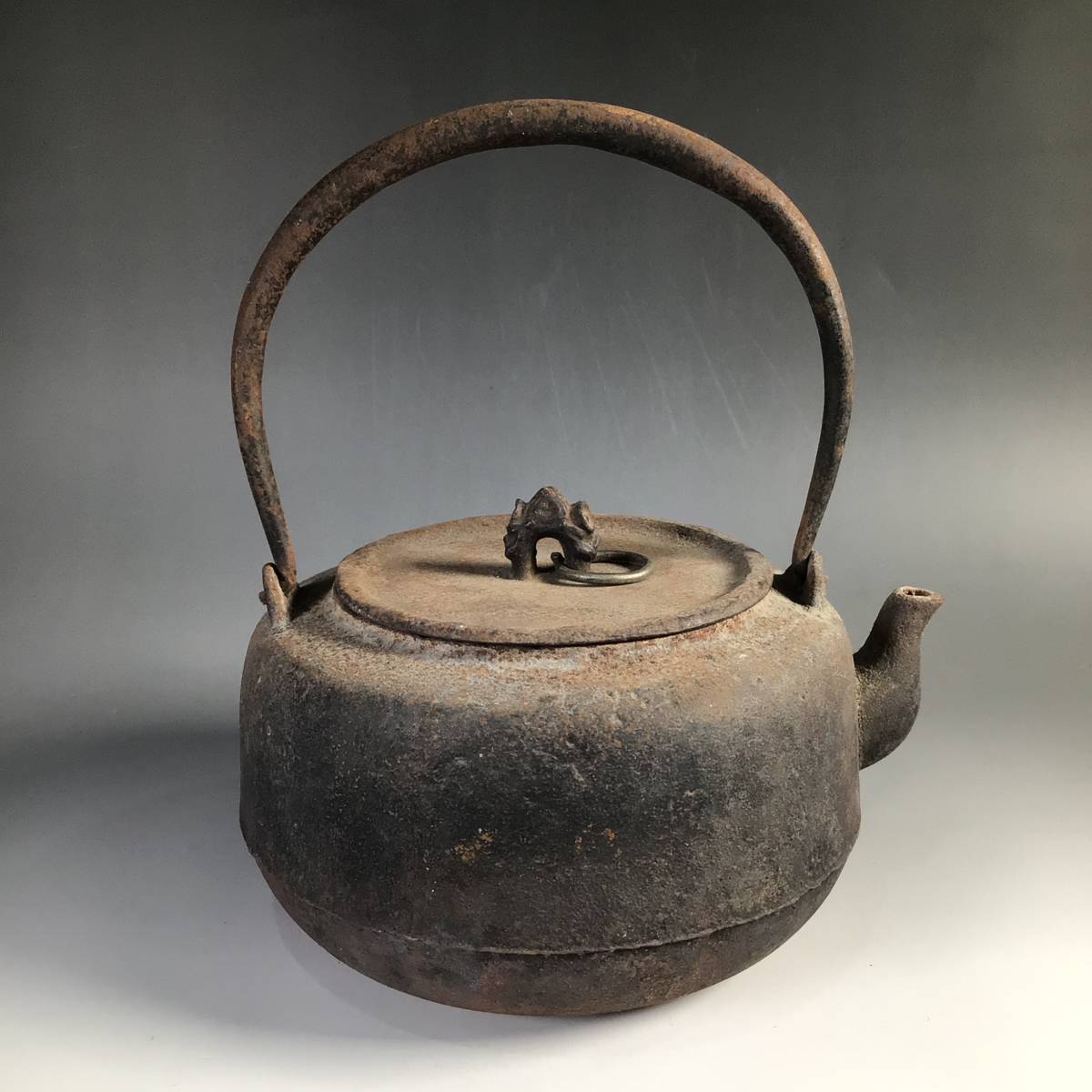 セール，豊富な 玉 鉄瓶 丸環摘み 広口鉄瓶 鉄製/煎茶道具 チ72(鉄瓶)｜売買されたオークション情報、yahooの商品情報をアーカイブ公開 - オークファン 鉄瓶