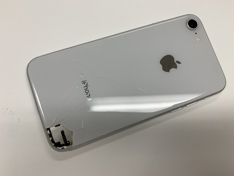 DW028 SIMフリー iPhone8 シルバー 64GB ジャンク ロックOFF 【公式通販】