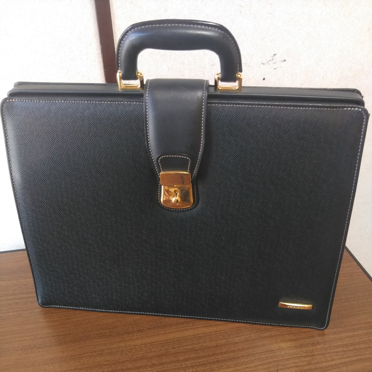 ほぼ未使用 ピエールカルダン レザーダレスバッグ
