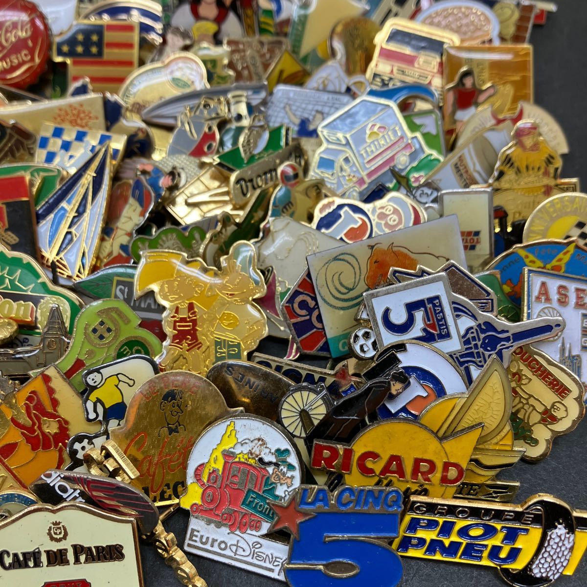 フランス雑貨☆ピンズ ピンバッジ大量300個セット☆ヴィンテージまとめ