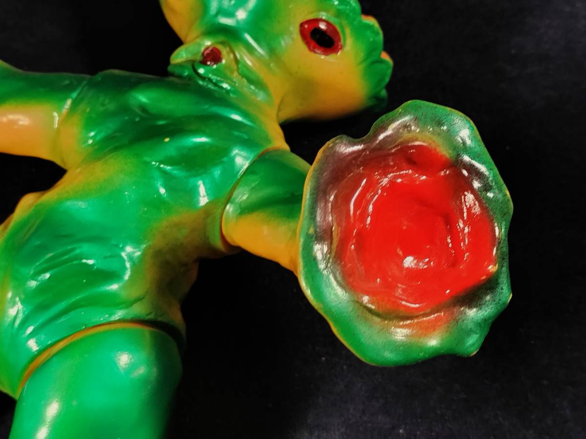 アーク(オレンジ)「バンデル星人」 黄色成型にメタリックグリーン