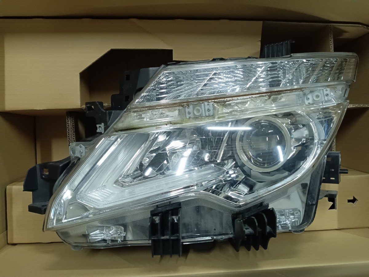 E52エルグランド純正LEDヘットライト左側