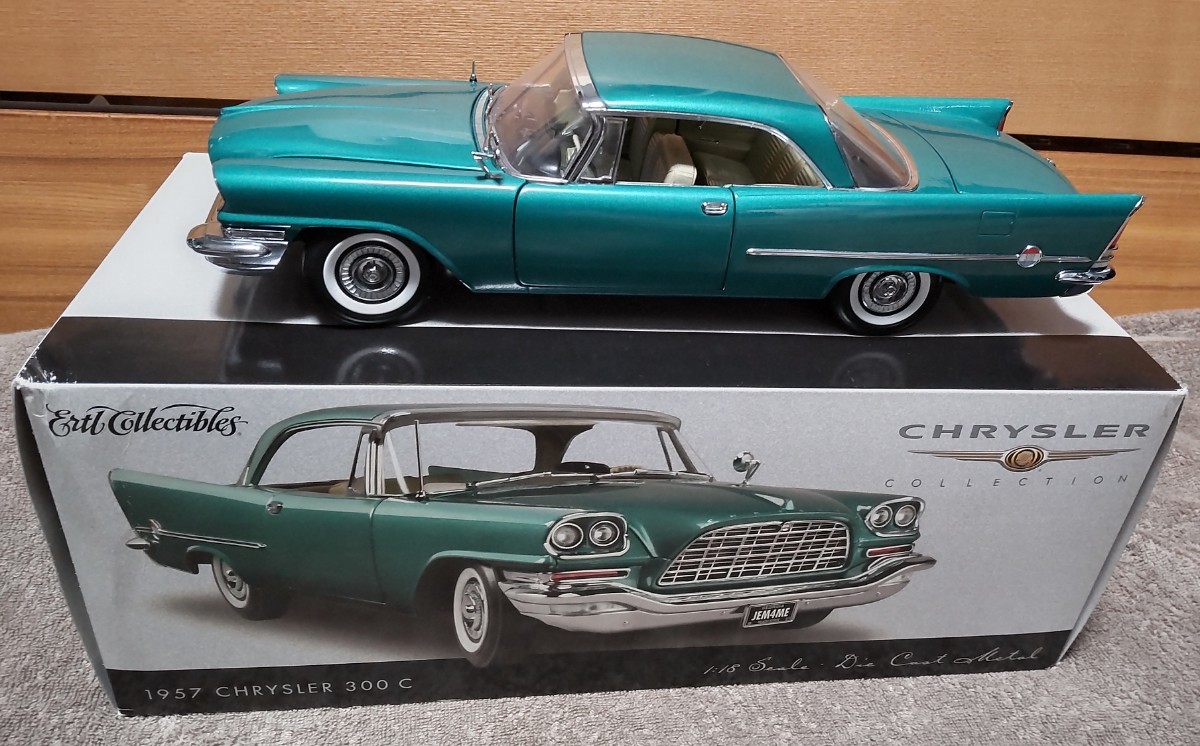 Auto World 1957 Chrysler クライスラー 300C 1/18モデル
