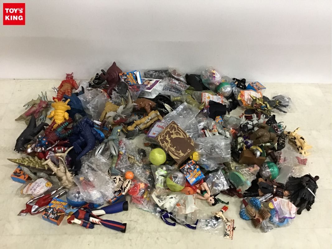 1円〜 同梱不可 ジャンク 鉄腕アトム、ウルトラマン、ウルトラ怪獣 エレキング 他 ソフビ等