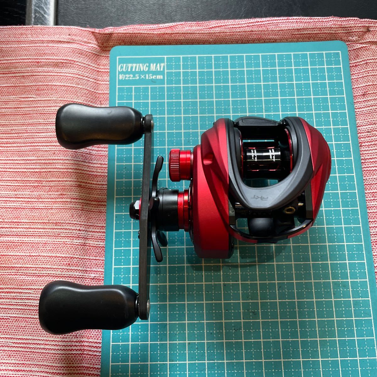 アブガルシア レボ5 ロケット 右ハンドルモデル 中古美品。