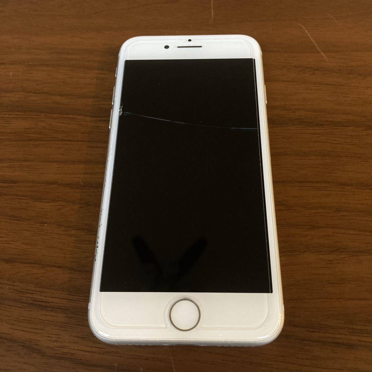 iPhone8 SIMフリー 64GB バッテリー容量74% カラーシルバー SIMロック