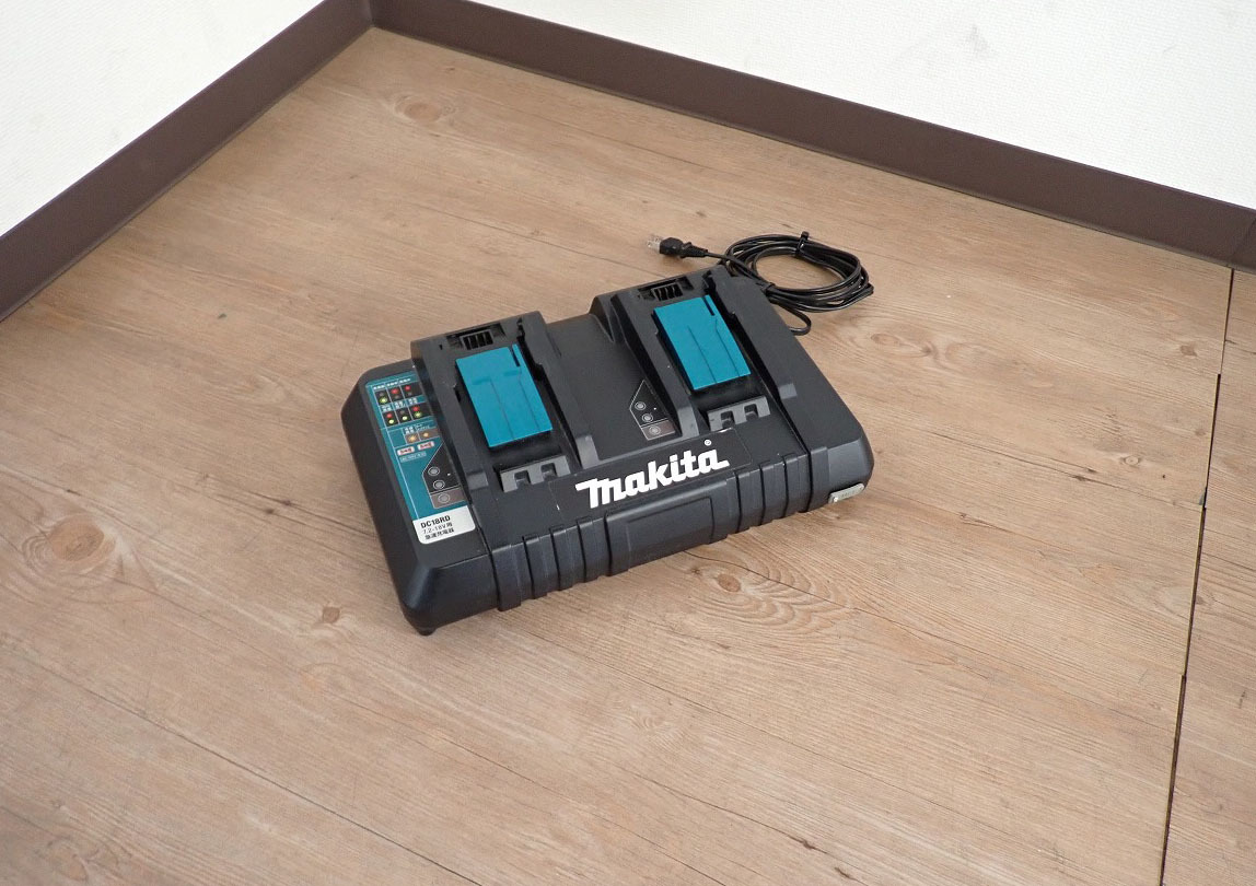 中古 充電器 makita DC18RD マキタ 2口急速充電器 DC7.2-18V 14.4V 9A USB バッテリー 純正 ②