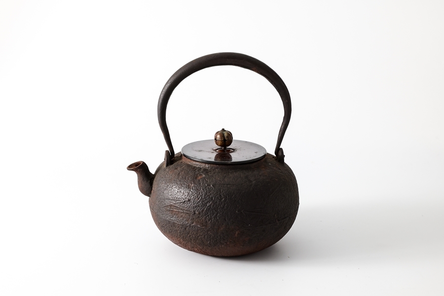 まーたん出品 骨董 松竹文 銅蓋 万代形 時代 鉄瓶 1484g 煎茶道具 古美術品 p072