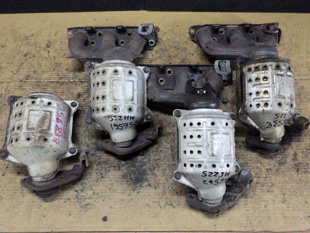 スズキ純正 エキゾーストマニホールド85G-C03 触媒 キャタライザー スズキ K6A 85G-C08 85G-C07 触媒 エキマニ キャタライザー 3個セット