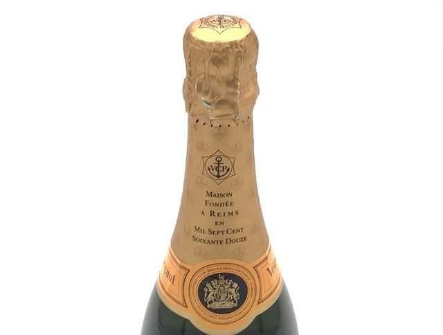 Veuve Clicquot ヴーヴクリコ イエローラベル ブリュット シャンパ-ニュ ピノ・ノワール/シャルドネ/ピノ・ムニエ 750ml 12% 化粧箱あり イエローラベル ヴーヴクリコ ブリュット 泡ラヴァーズ 送料無料》シャンパン ハーフボトル