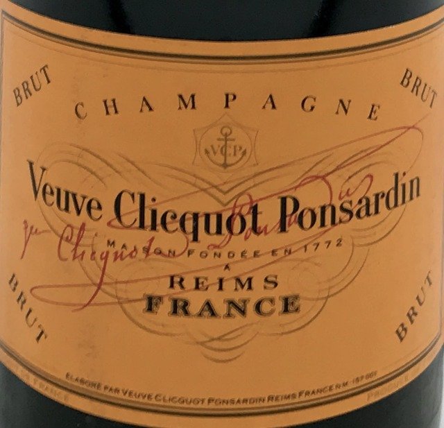 Veuve Clicquot ヴーヴクリコ イエローラベル ブリュット シャンパ-ニュ ピノ・ノワール/シャルドネ/ピノ・ムニエ 750ml 12% 化粧箱あり イエローラベル ヴーヴクリコ ブリュット 泡ラヴァーズ 送料無料》シャンパン ハーフボトル