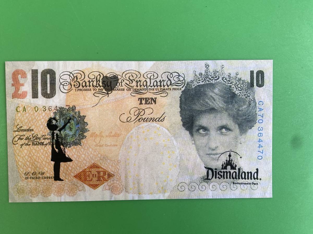 ディズマランド Dismaland 風船と少女 にせ10ポンド札 バンクシー 偽札 