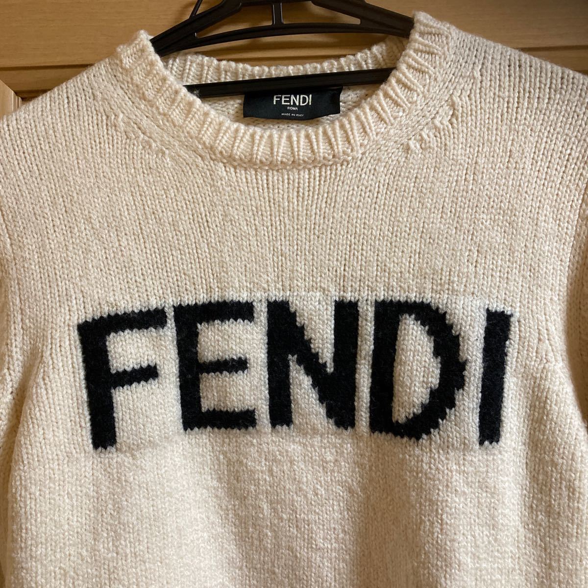 FENDI フェンディ ニット セーター FF ホワイト | ウール 黒 ロゴ
