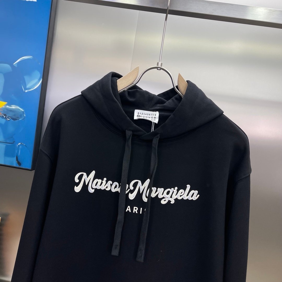 格安，人気 Maison Margiela マルタンマルジェラ　パーカ　フード付き　胸元ロゴ　コットン　M-3XL　サイズ選択可能　MM6　2701