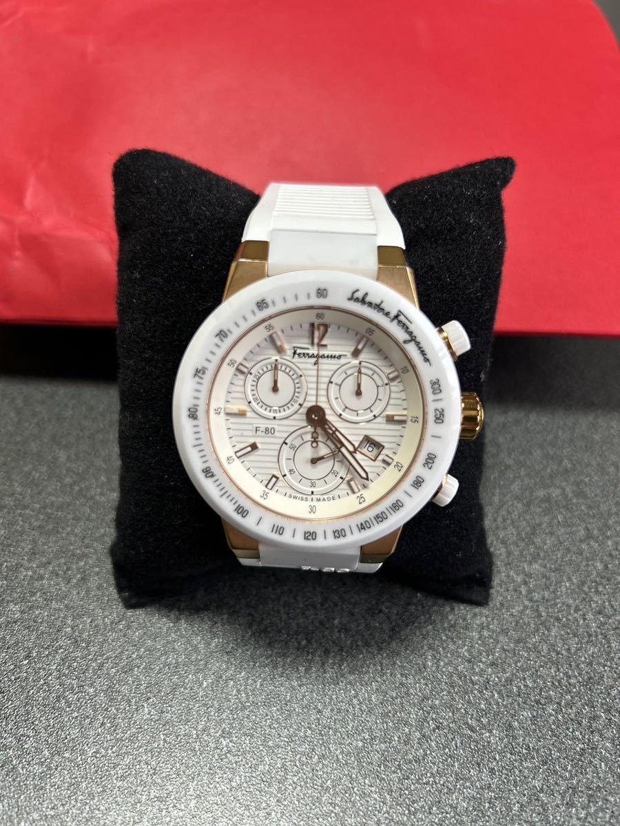 フェラガモメンズクォーツクロノグラフ腕時計F80セラミックフェイスほぼ新品