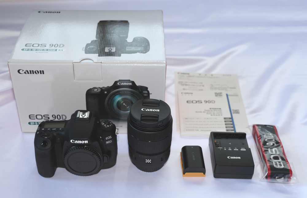 ほぼ新品】 Canon キヤノン EOS 90D EF-S 18-135mm IS USM レンズ
