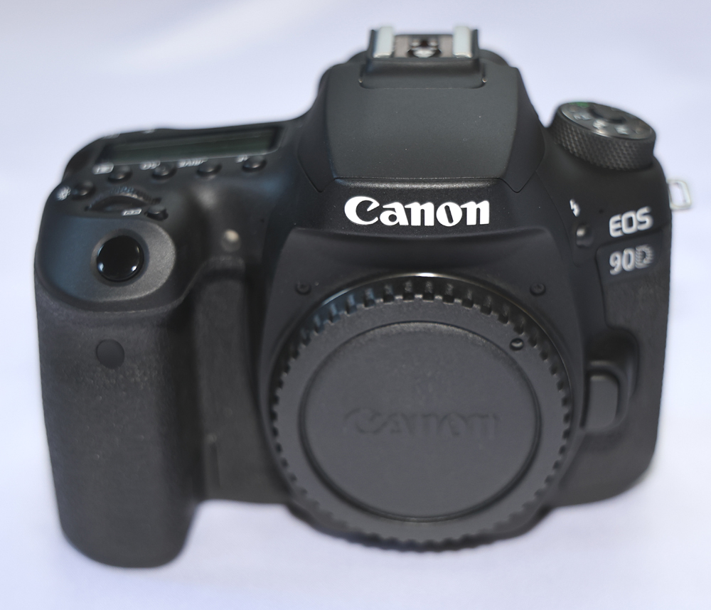 ほぼ新品】 Canon キヤノン EOS 90D EF-S 18-135mm IS USM レンズ