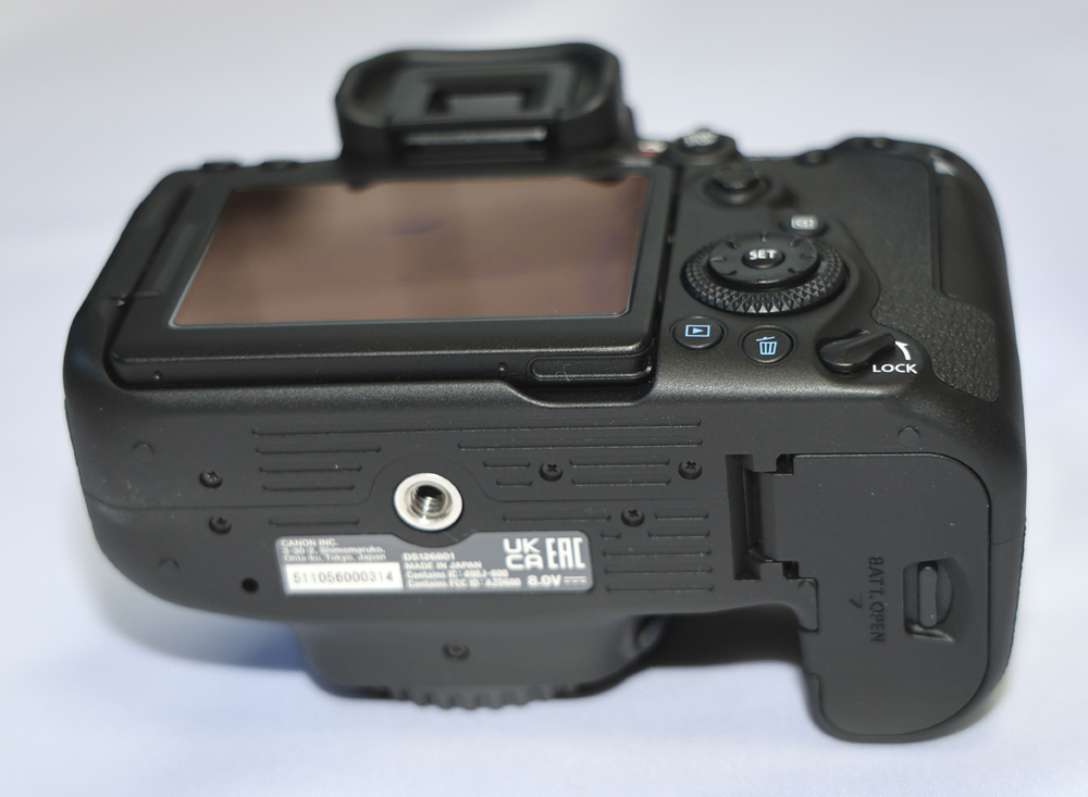 ほぼ新品】 Canon キヤノン EOS 90D EF-S 18-135mm IS USM レンズ