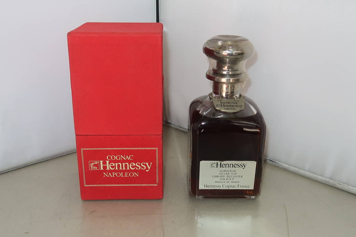 古酒 未開栓 Hennessy ヘネシー ナポレオン シルバートップ 箱有り △▽古酒 未開栓 ヘネシー ナポレオン シルバートップ 700ml