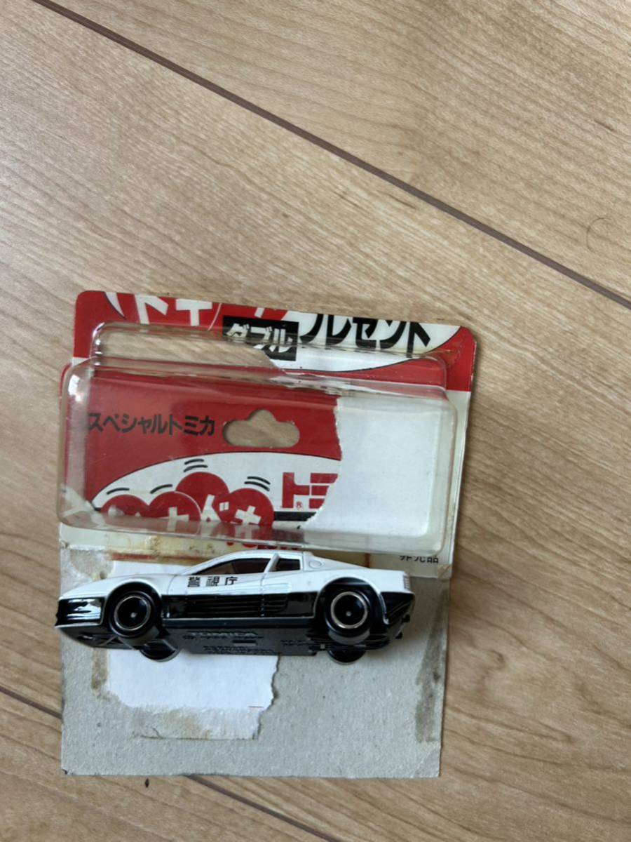 トミカ日本製 フェラーリ テスタロッサ パトロールカー仕様 警視庁