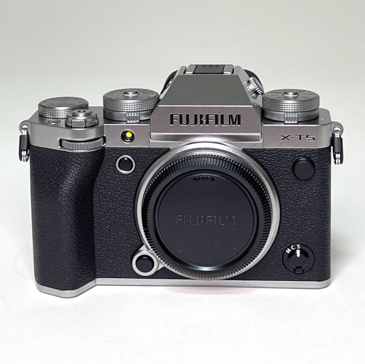 FUJIFILM X-T5ボディ シルバー 未開封品 撮影の為開封 保証書店あり
