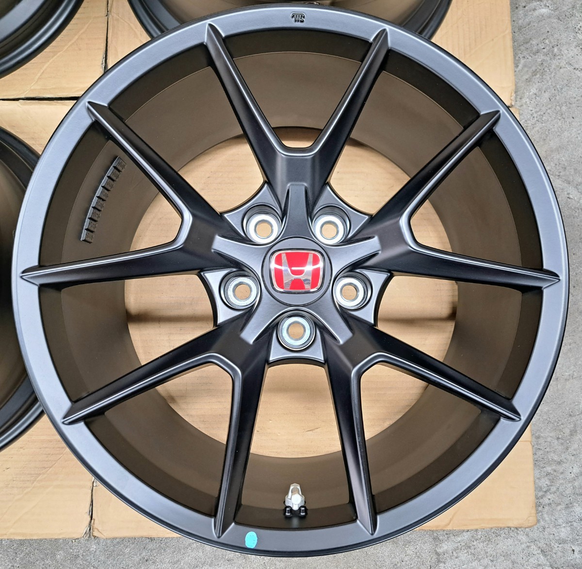 新車外し】ホンダ 新型 シビックタイプR FL5 純正 19インチ 9.5J