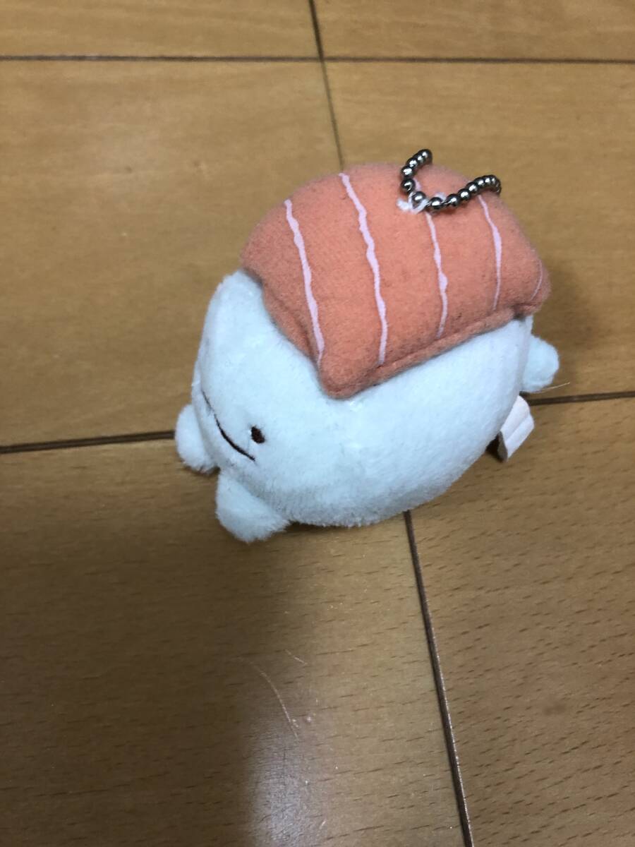 送料込 すみっコぐらし とかげ おすし マスコット キーチェーン サーモン 寿司 すし ぬいぐるみ_1