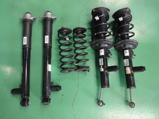 中古 フォルクスワーゲン ゴルフR AUCJXF 純正 ストラット 1台分