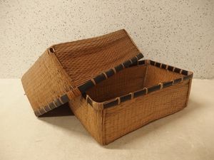 柳行李の値段と価格推移は？｜8件の売買データから柳行李の価値が