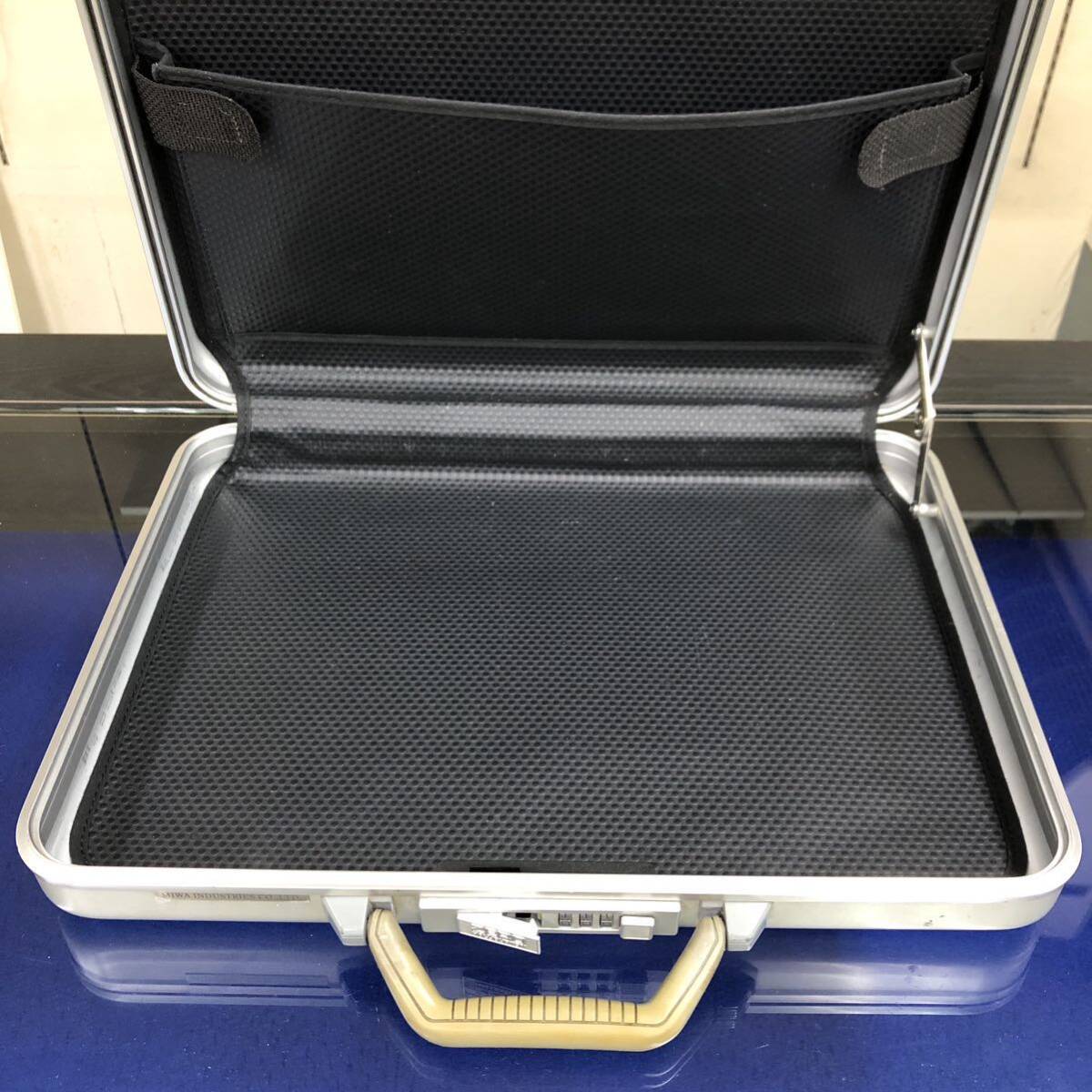 ゼロハリバートン】本物 ZERO HALLIBURTON アタッシュケース ダイヤル 