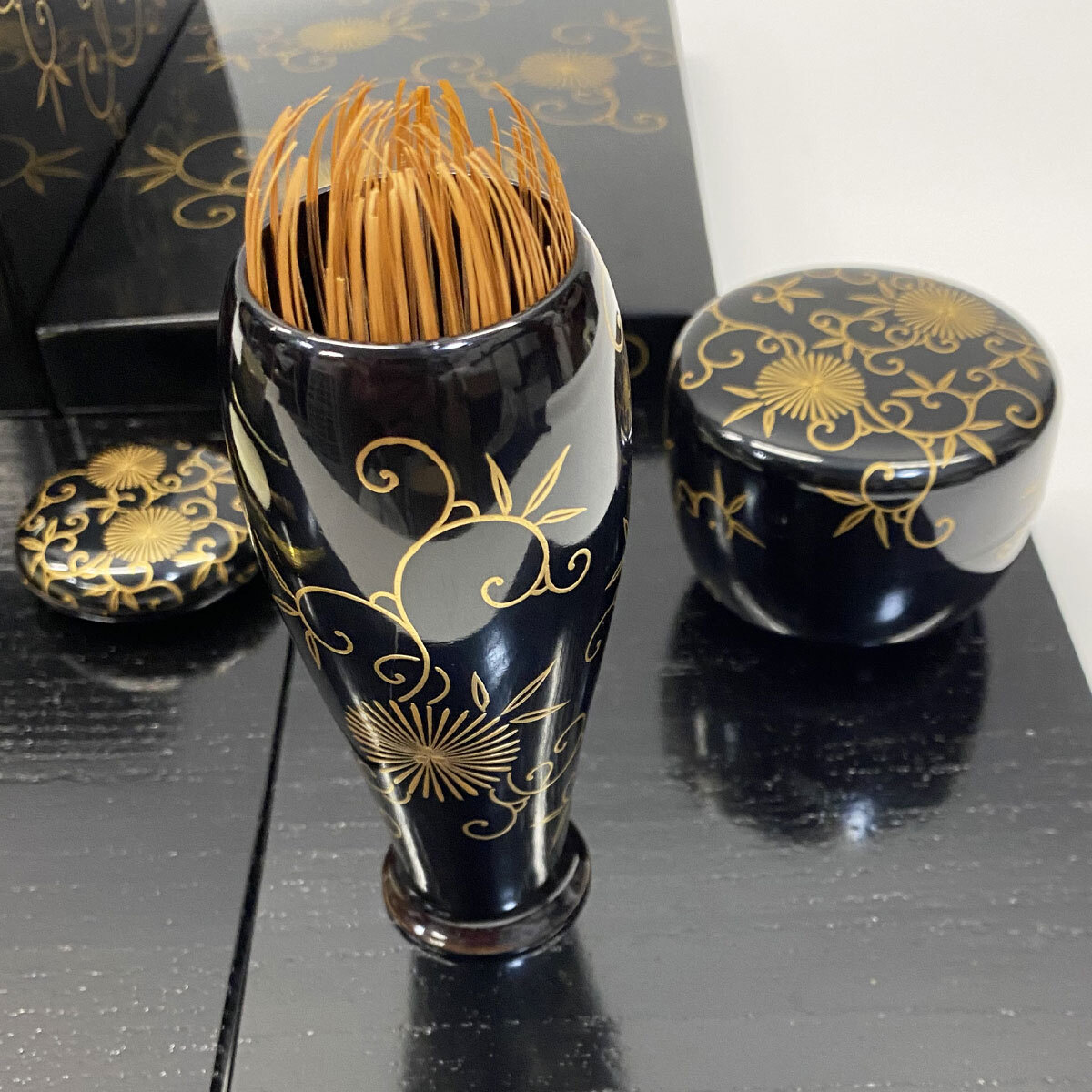 茶道具 茶箱 茶箱セット 蒔絵師 春峯 茶碗 棗 茶筅 茶筅筒 香合 器据