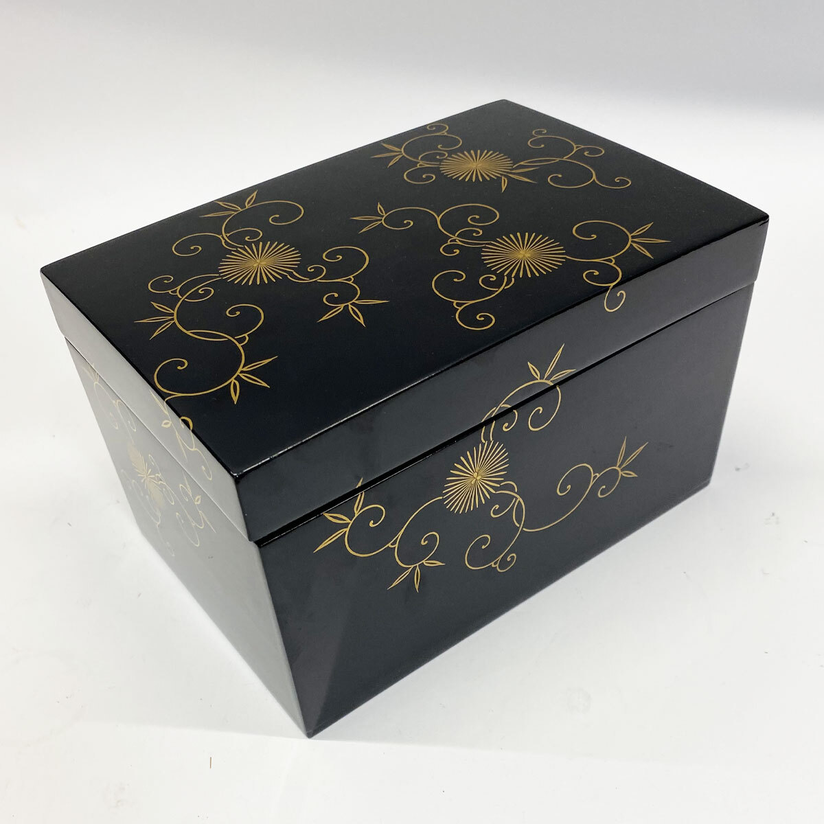 漆器 茶道具茶箱 セット 金色葉模様 茶道具 茶箱 茶箱セット 蒔絵師 春峯 茶碗 棗 茶筅 茶筅筒 香合 器据