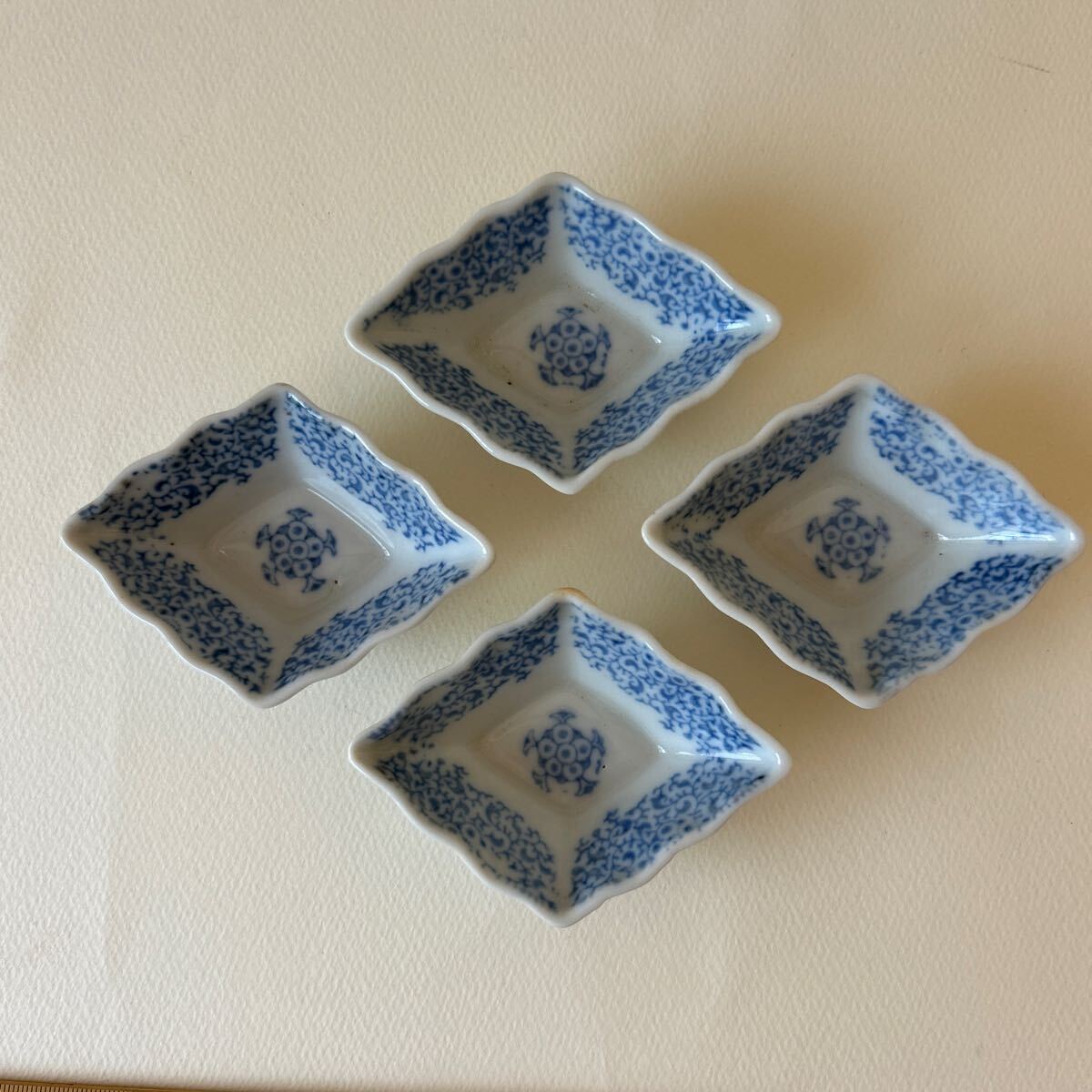 伊万里 微塵唐草文 みじん唐草 豆ざら まめざら 見込五弁花 豆皿