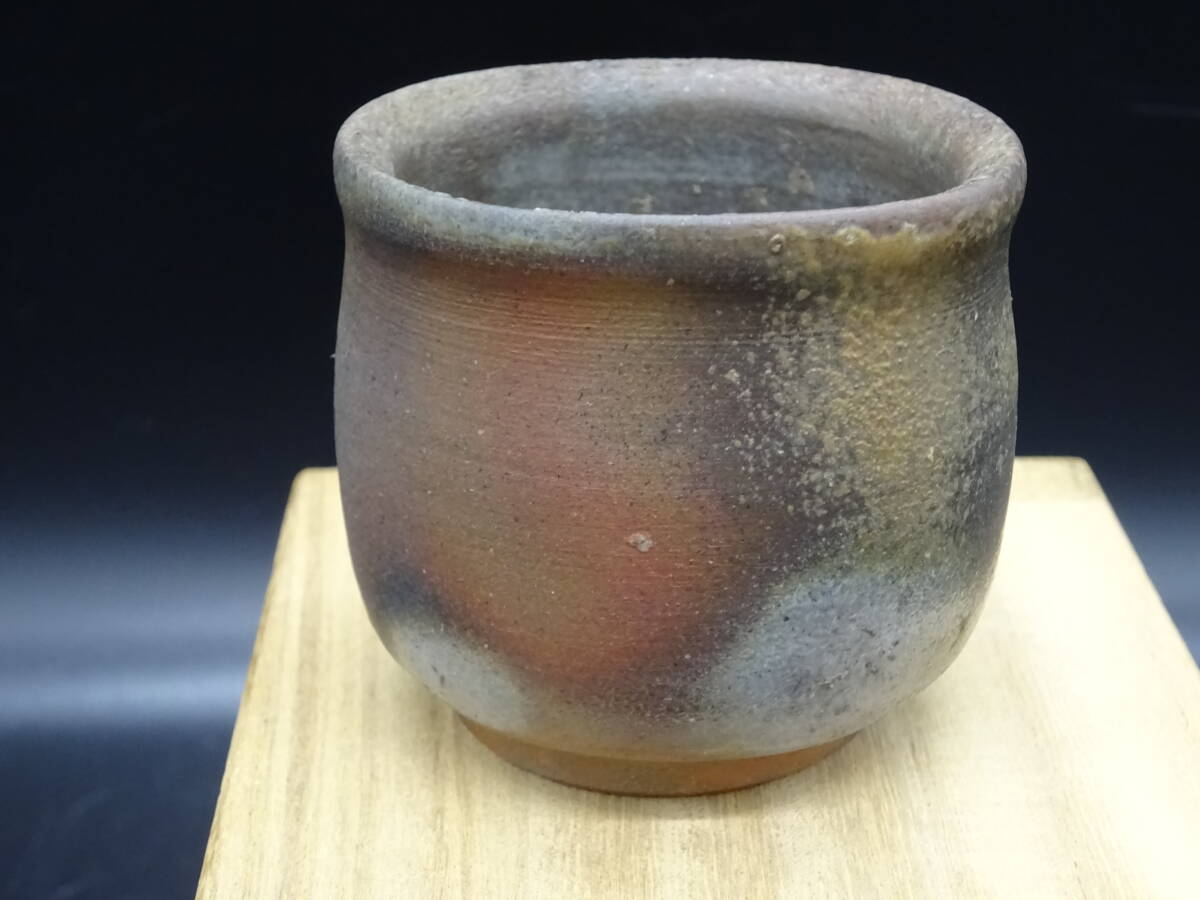 ☆備前焼 人気実力作家 安藤利喜 ☆備前窯変ぐいのみ 共箱、陶歴付 酒