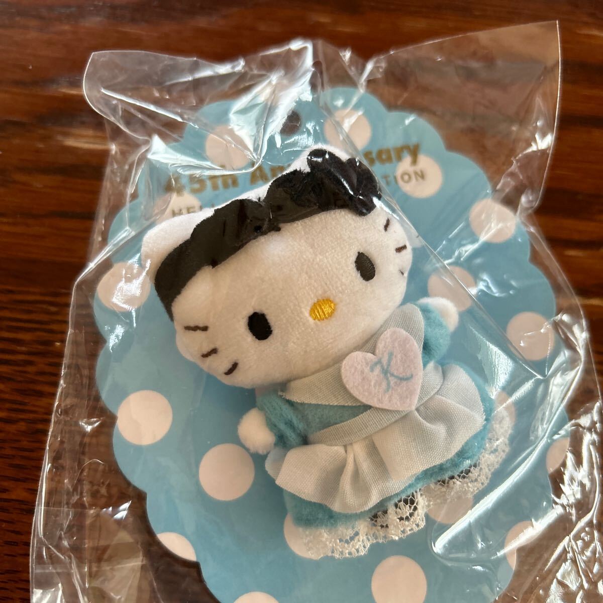 Sanrio Hello Kitty 45th ミニブローチ 4種セット ハローキティ 45周年限定 ミニブローチ KTブローチ アリス KITTY GOODS