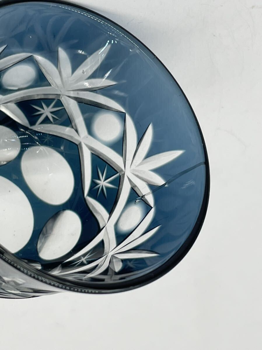 【い-11-2】60江戸切子 冷酒 6色 盃 冷酒グラス 色被せ硝子 切子硝子 コレクション 骨董 工芸品 インテリア １個ヒビ有り/中古品_6