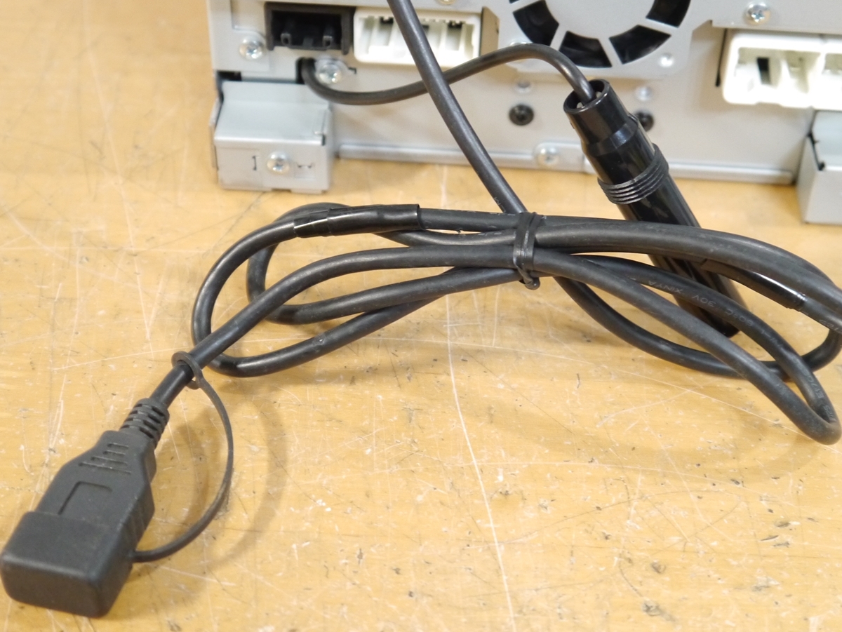 1112】 NMZK-W70D 2023年春地図 未使用アンテナ付 ダイハツ純正