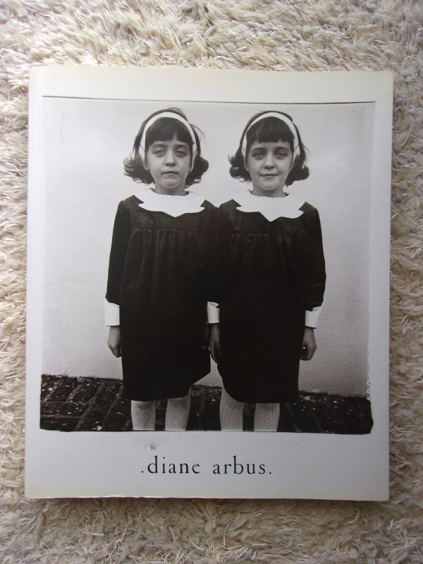 ダイアンアーバスDiane arbus 25周年記念版　写真集 洋書 ダイアン・アーバス 写真集 diane arbus An Aperture Monograph