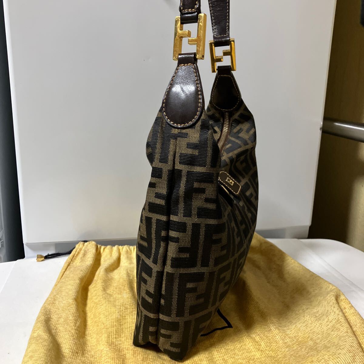 極美品】 FENDI フェンディ ワンショルダーバッグ マンマバケット 