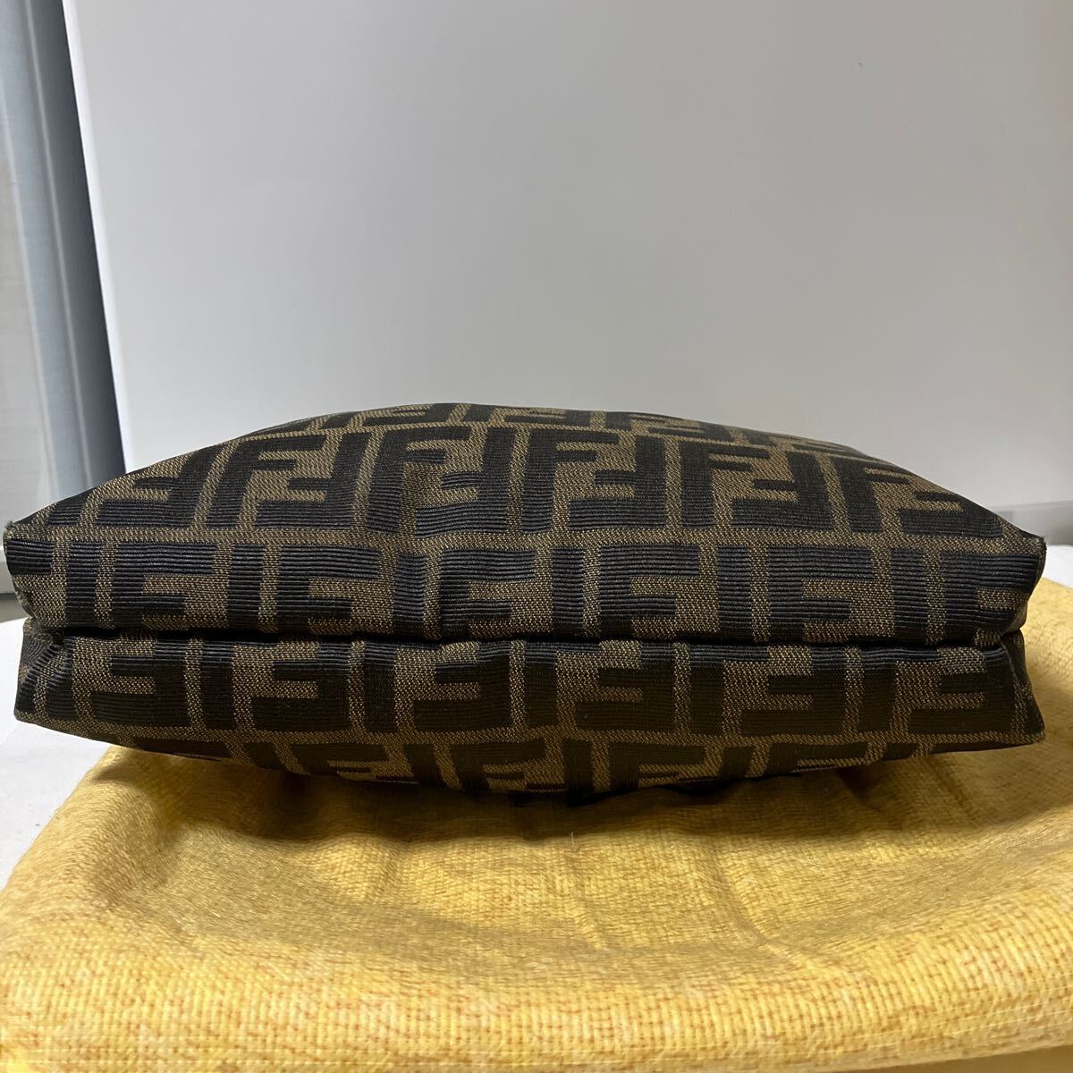 極美品】 FENDI フェンディ ワンショルダーバッグ マンマバケット 
