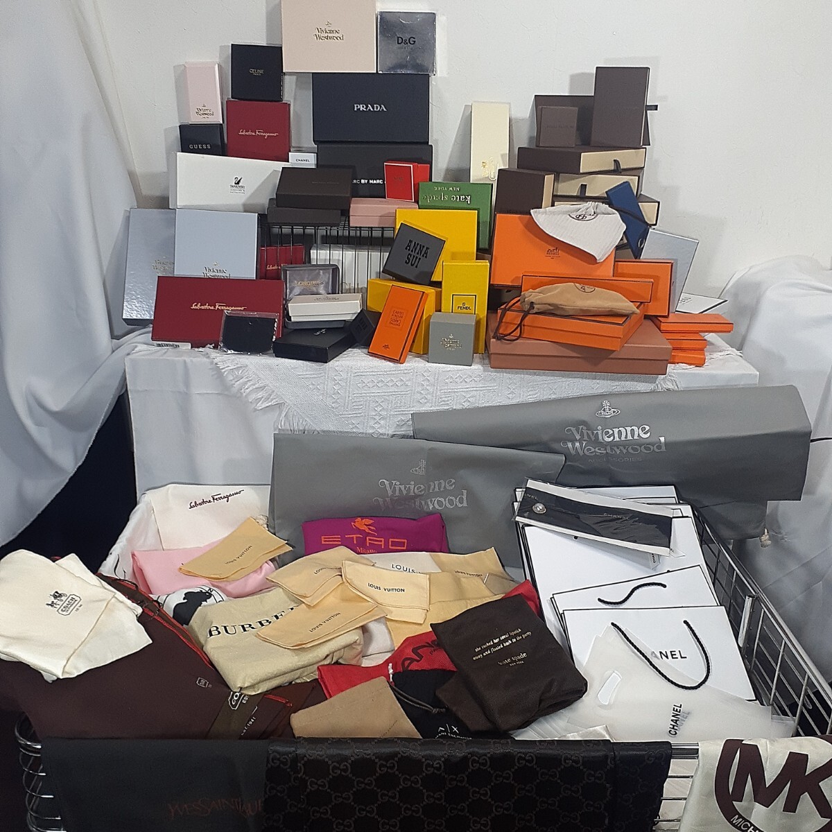 Louis Vuitton CHANEL HERMES FENDI Ferragamo GUCCI COACH。など保存 