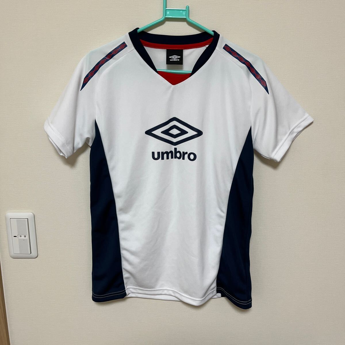 アンブロ ロゴグラフィックプラクティスシャツ 半袖 ジュニア　160 UMBRO スポーツTシャツ_1